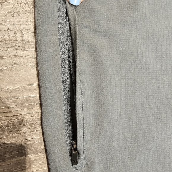 Eddie Bauer Men's Green Flat Front Shorts - Picture 6 of 10